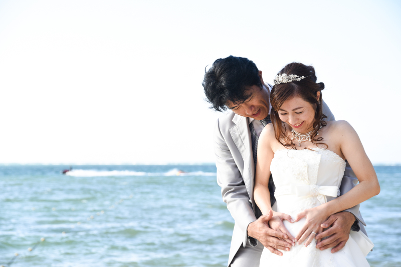 ビーチでマタニティショット