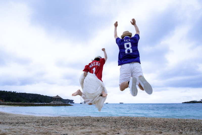 活躍を祈念して大ジャンプ!