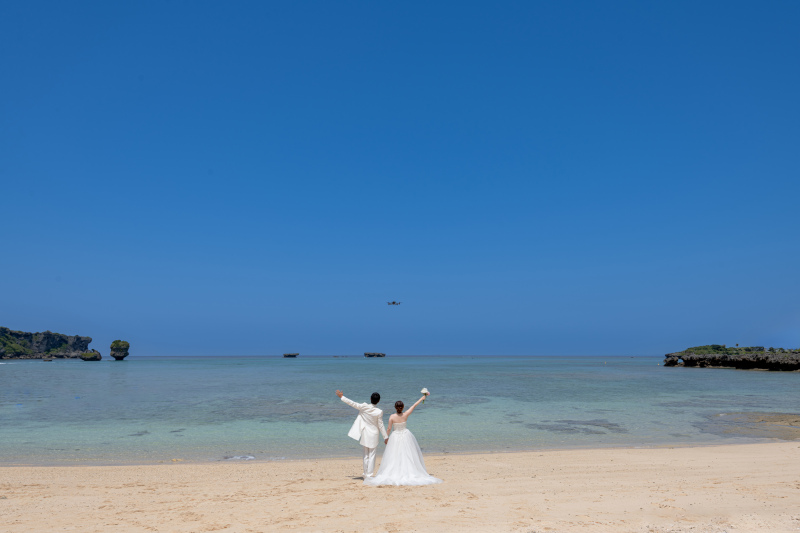 【おんなそんビーチ】マタニティ&結婚記念にドローンビーチフォト