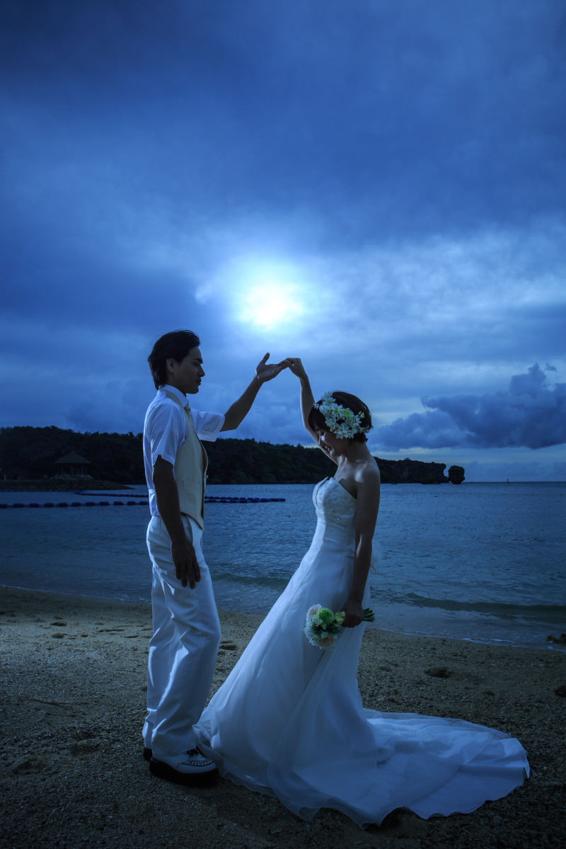 昼間なのに、まるでナイトシーン