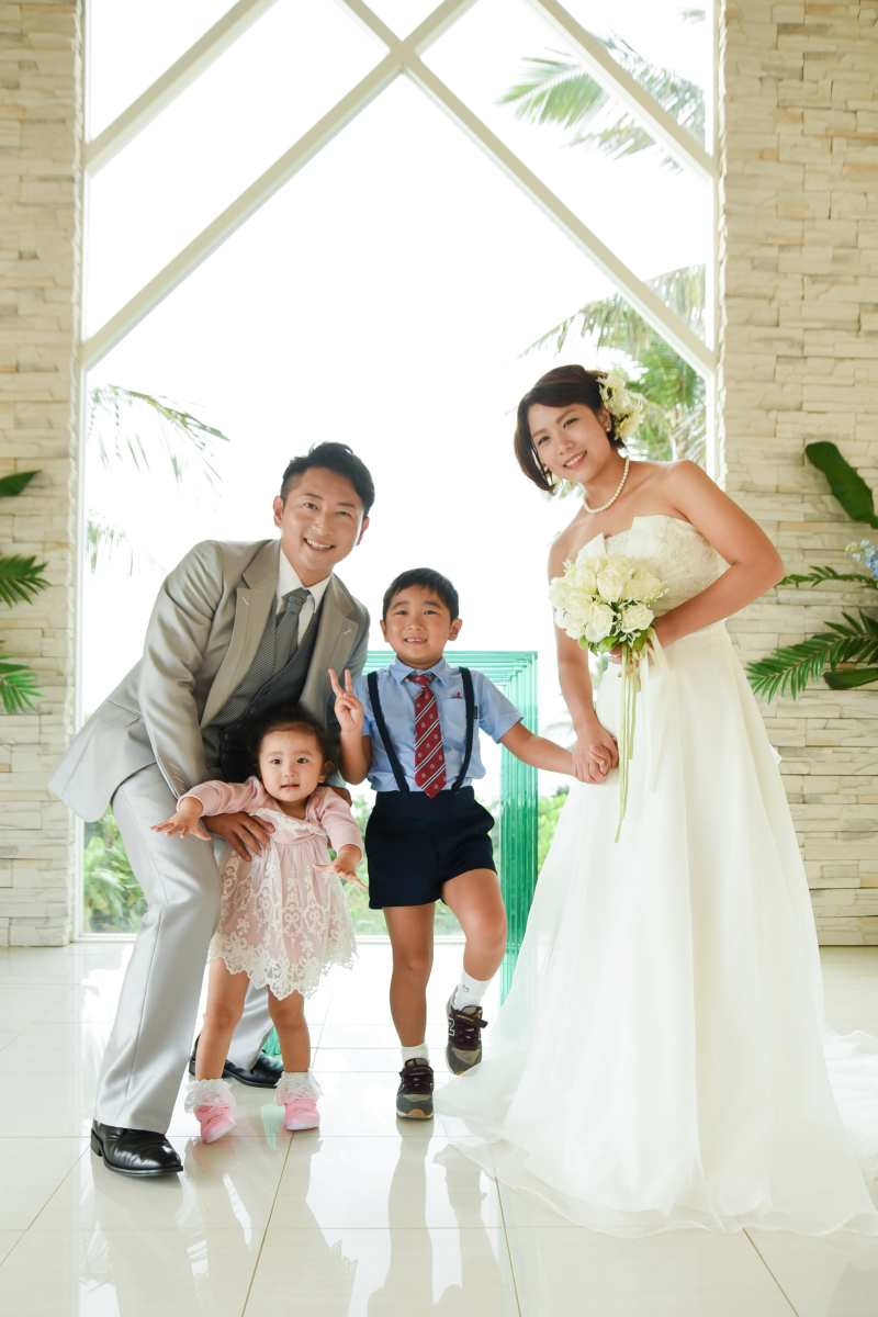 家族一緒にチャペルフォト