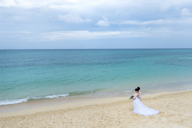 エメラルドグリーン