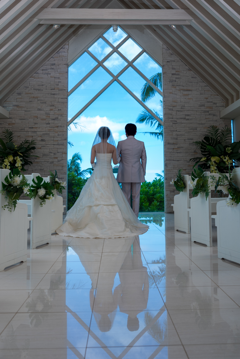 バージンロードに映るふたり