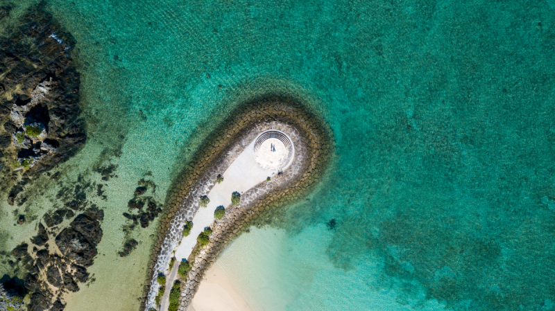 青い海は恩納村の代名詞だワンッ