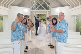 【チャペル＆ビーチ】家族も祝福、まるで結婚式のようなチャペルフォト