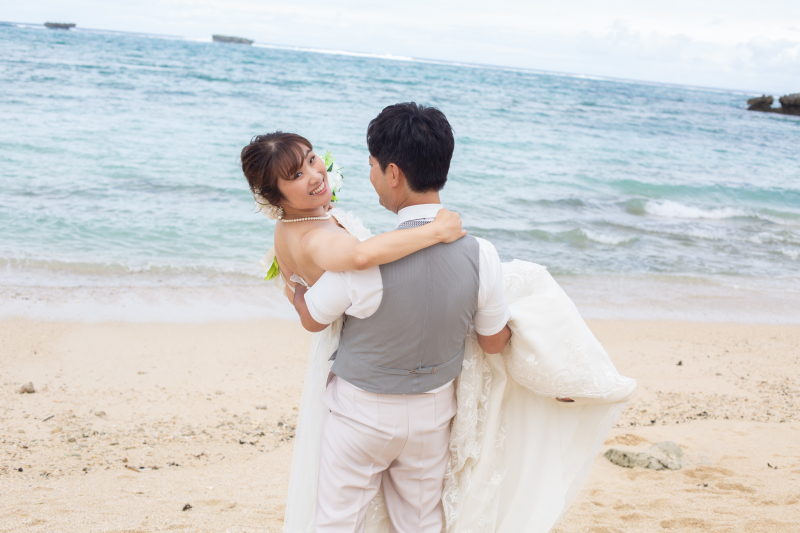 やさしげなお姫様だっこ