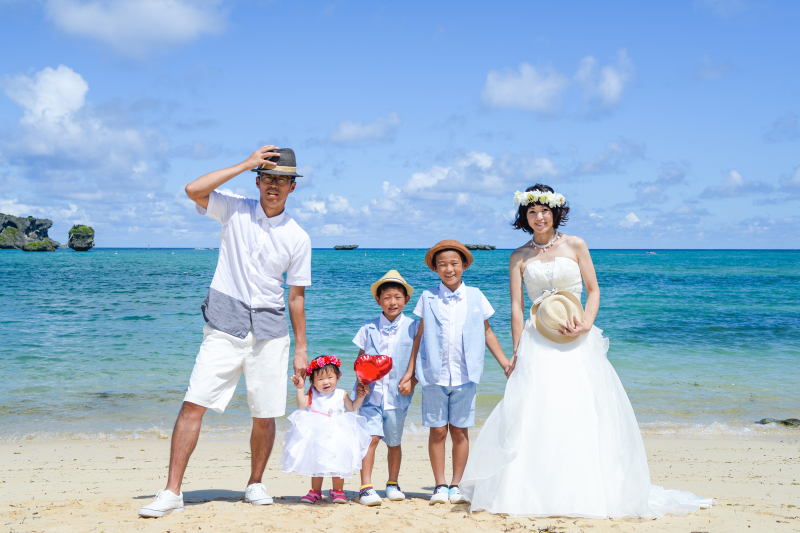 まずはビーチでファミリーフォト