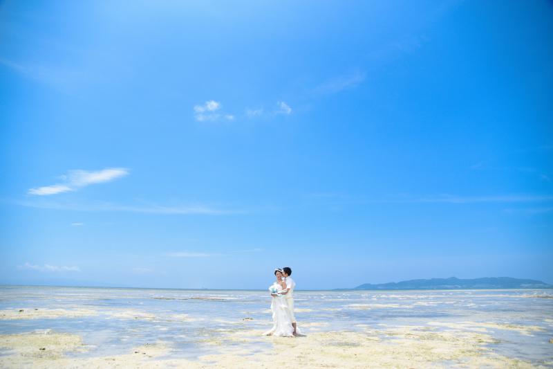 誰もいないビーチで