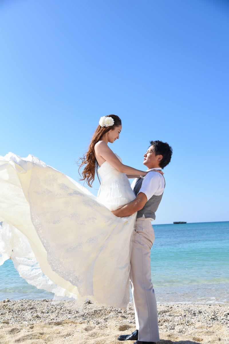 風になびくドレストレーン