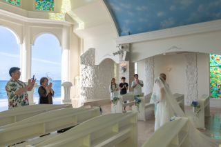 【コーディネーター撮影レポート】ゲストも祝福、チャペルセレモニーフォト