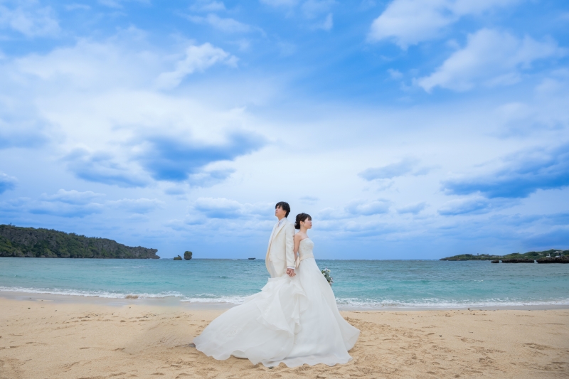 背中合わせ