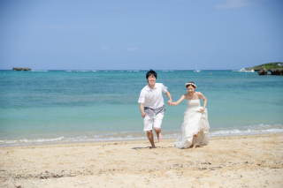 ビーチで楽しくナチュラルに