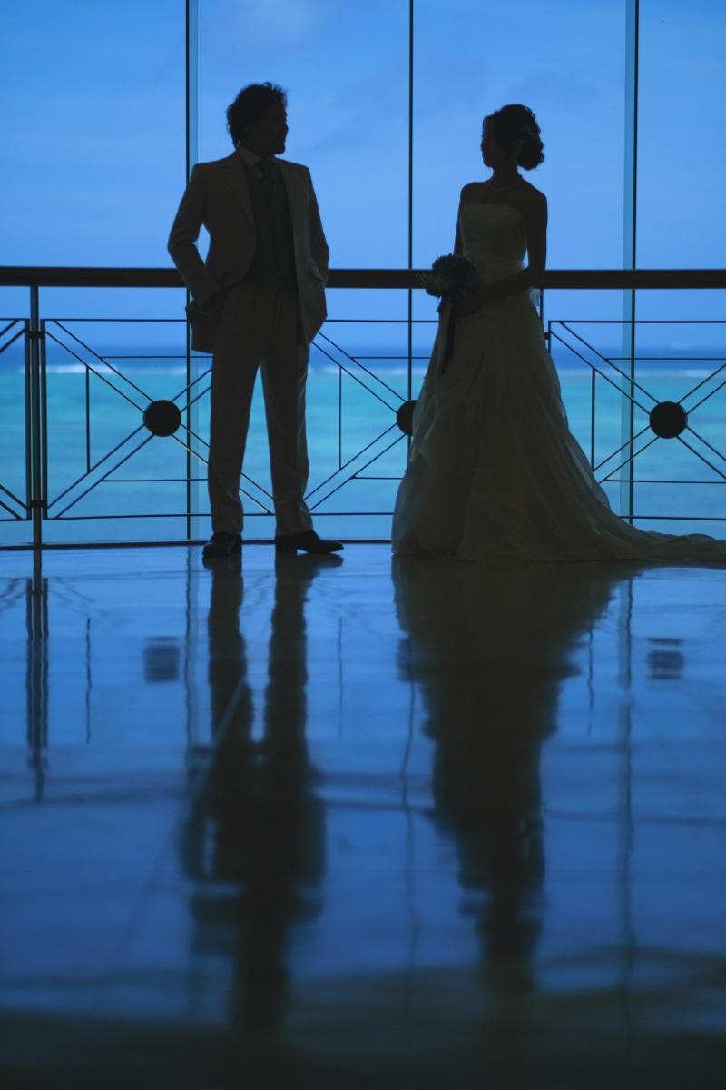 青いシルエット