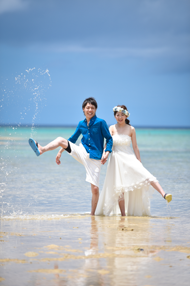 水に入って、楽しい撮影のスタート！