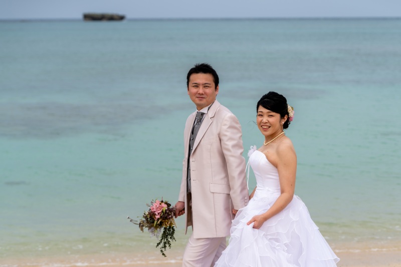 恩納村のビーチで