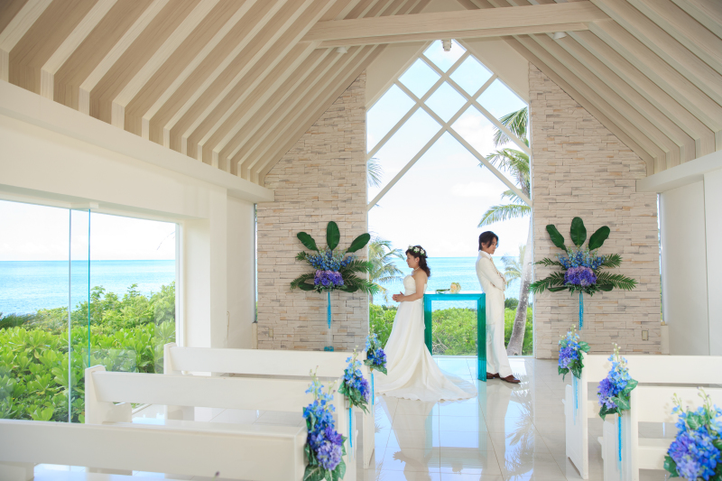 チャペルで決めポーズ