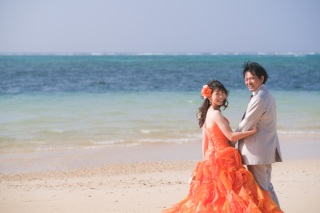 あざやかなカラードレス