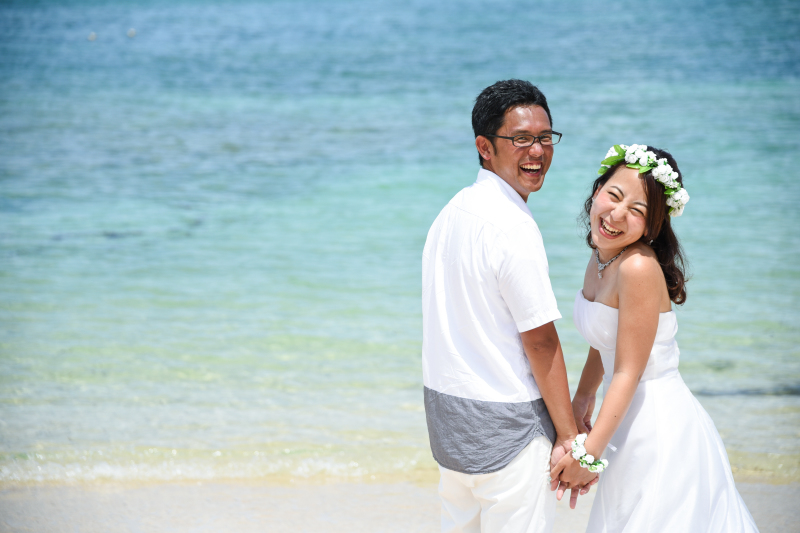 おふたりらしく!笑顔のビーチフォト