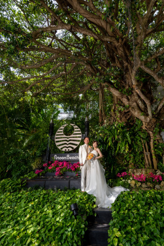 花と緑とムーンビーチ