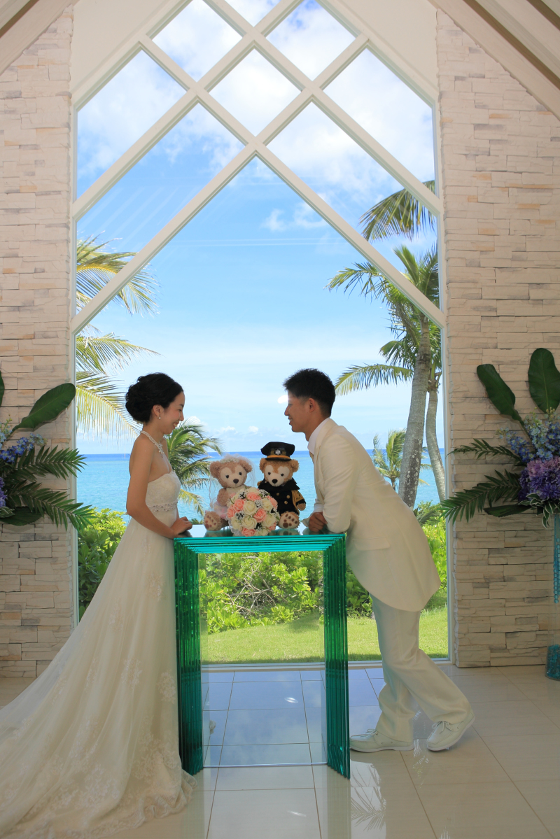 海を見渡す純白のチャペルで