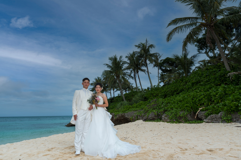 ヤシの木バックに