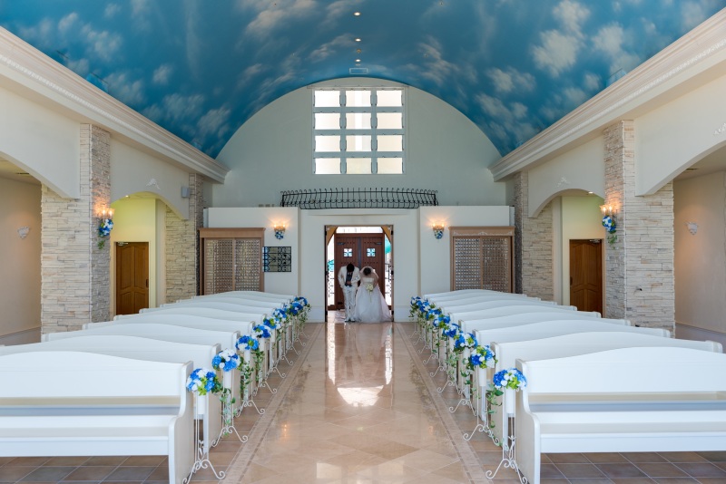 チャペルの中も青い空