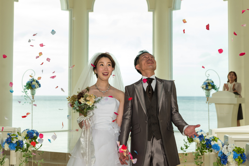 祝福のフラワーシャワー