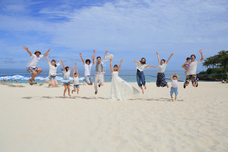 12名みんなでビーチでジャンプ！！