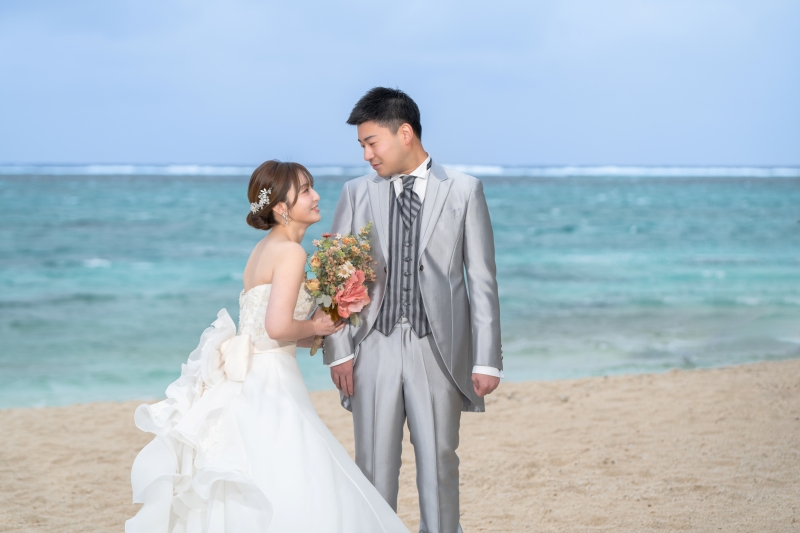 ビーチで自然な表情