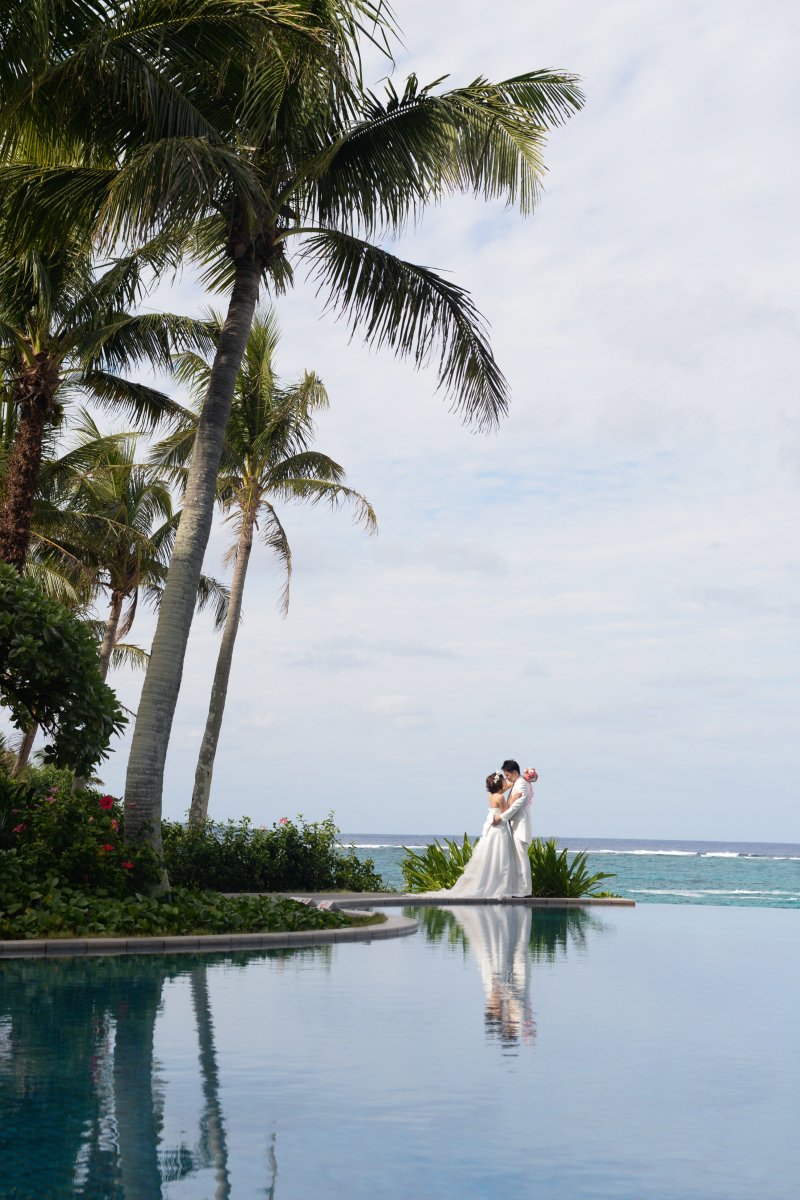 青が続くインフィテニィプールで