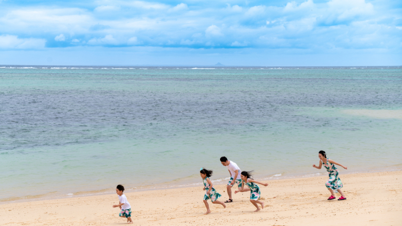 沖縄は楽しいワンッ