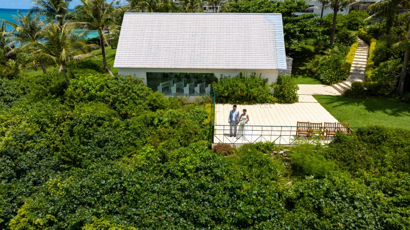 自然に包まれたチャペル