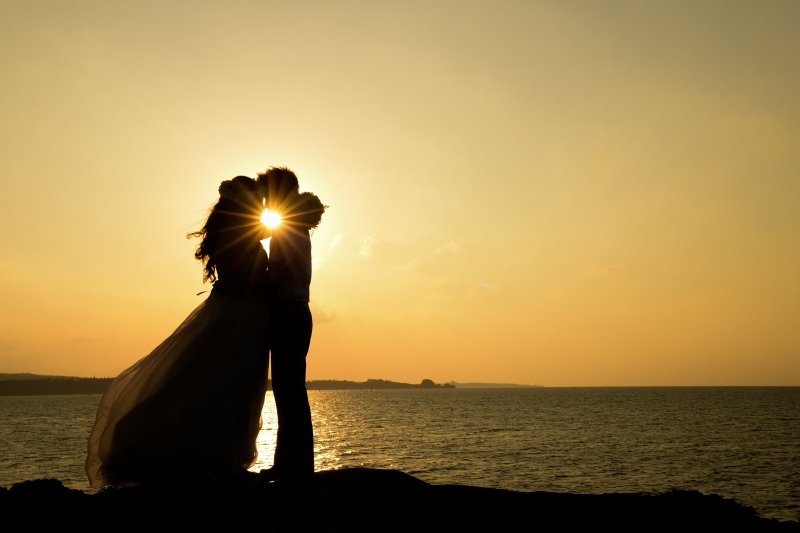 ムーンビーチのロマンチックサンセットフォト【恩納村観光協会フォトコンテスト特選】