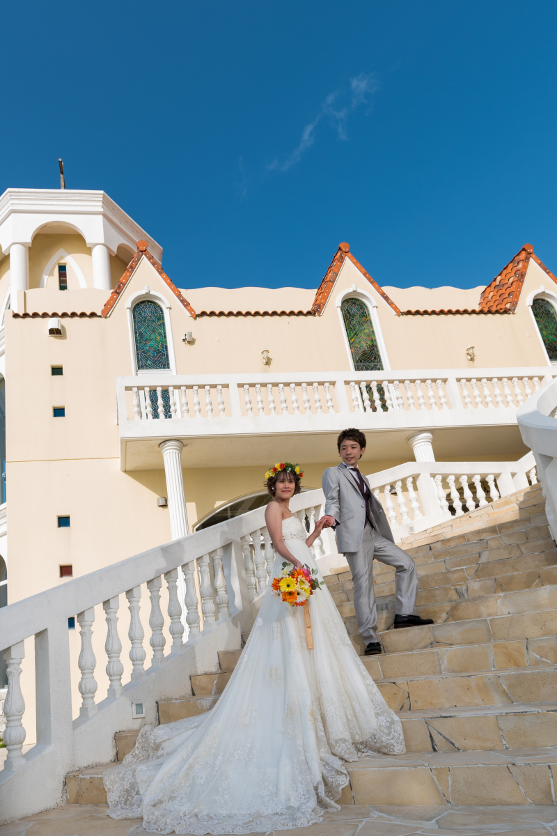 青い空と白いチャペル