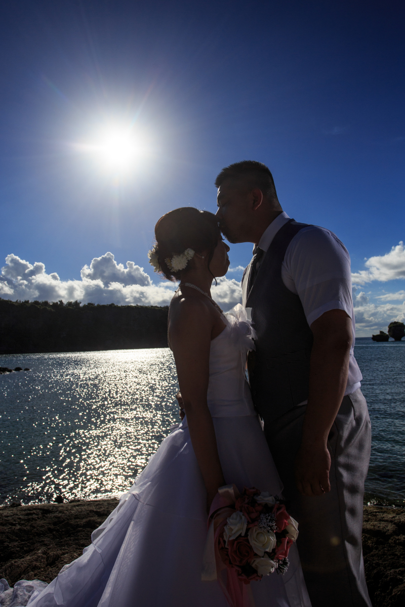 青空の下でシルエット