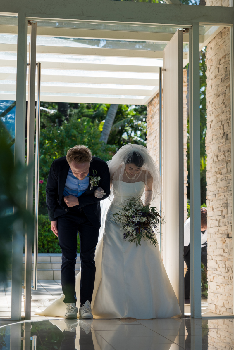 家族が待つ祭壇へ