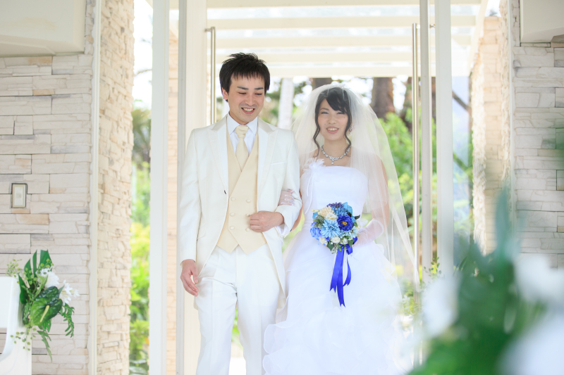 はにかんだ笑顔