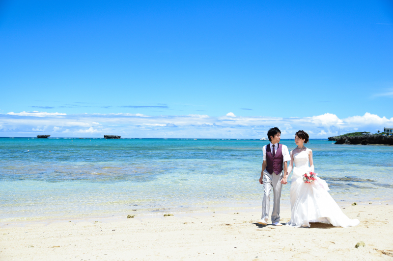 ビーチのお散歩シーン