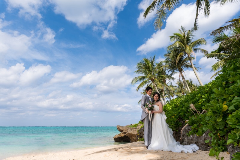 白ドレスでビーチフォト