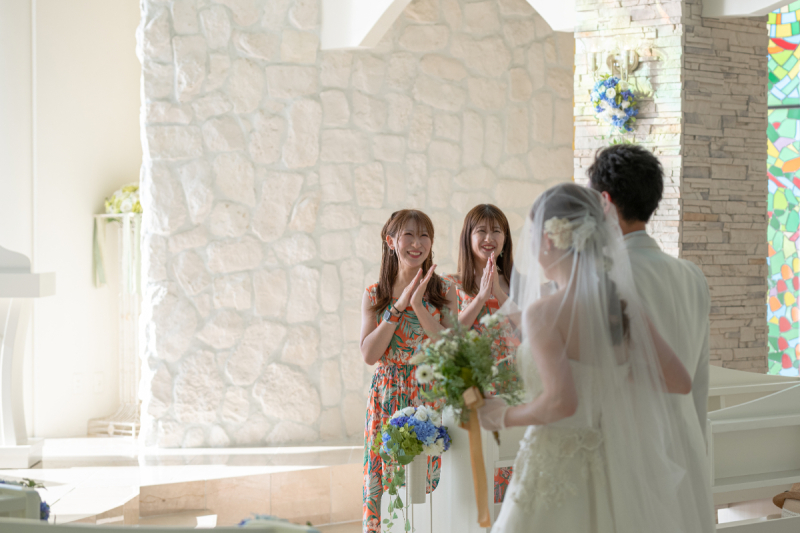 挙式シーンも素敵だワンッ