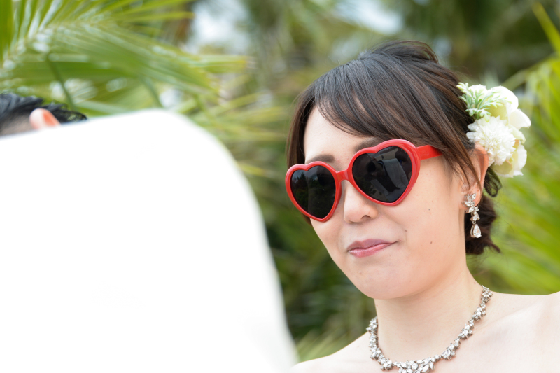 沖縄らしく明るいサングラス