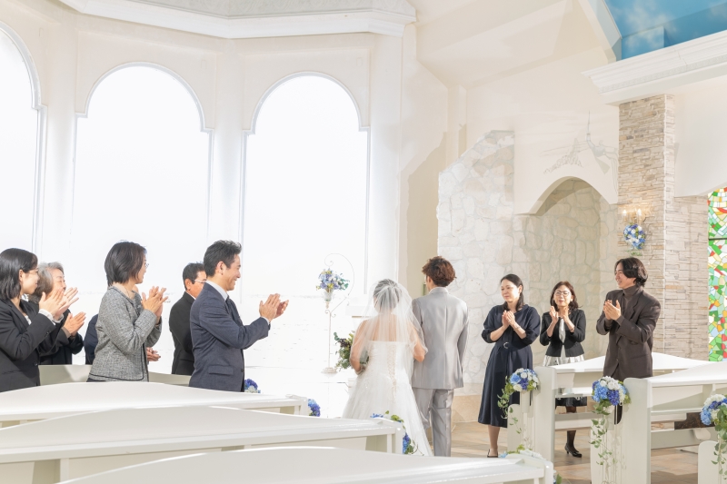 まるで結婚式のようなチャペルセレモニーフォト