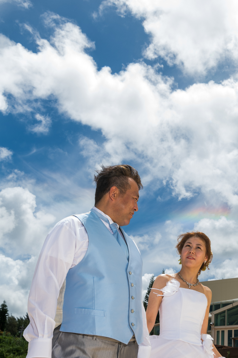 うっすらと虹が