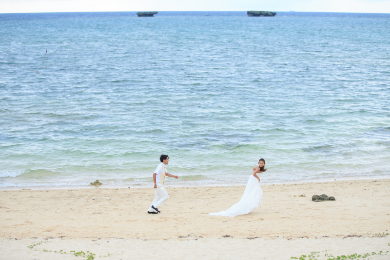 ビーチで追いかけっこ