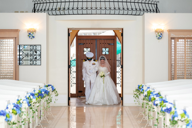 制服がより緊張感を醸し出します