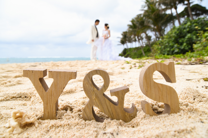 沖縄のビーチとイニシャルはやはり似合います