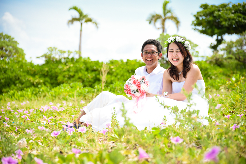 お花に囲まれて笑顔いっぱい