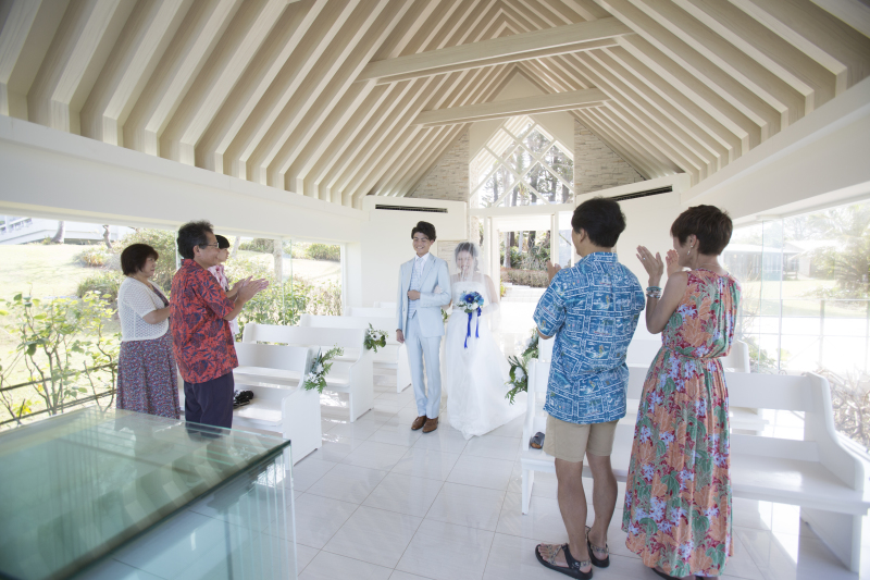 家族が待つチャペルで