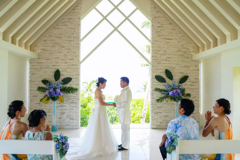 サプライズの最後はチャペルでセレモニー撮影