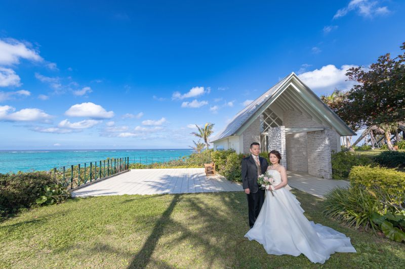 海と緑に包まれたチャペル